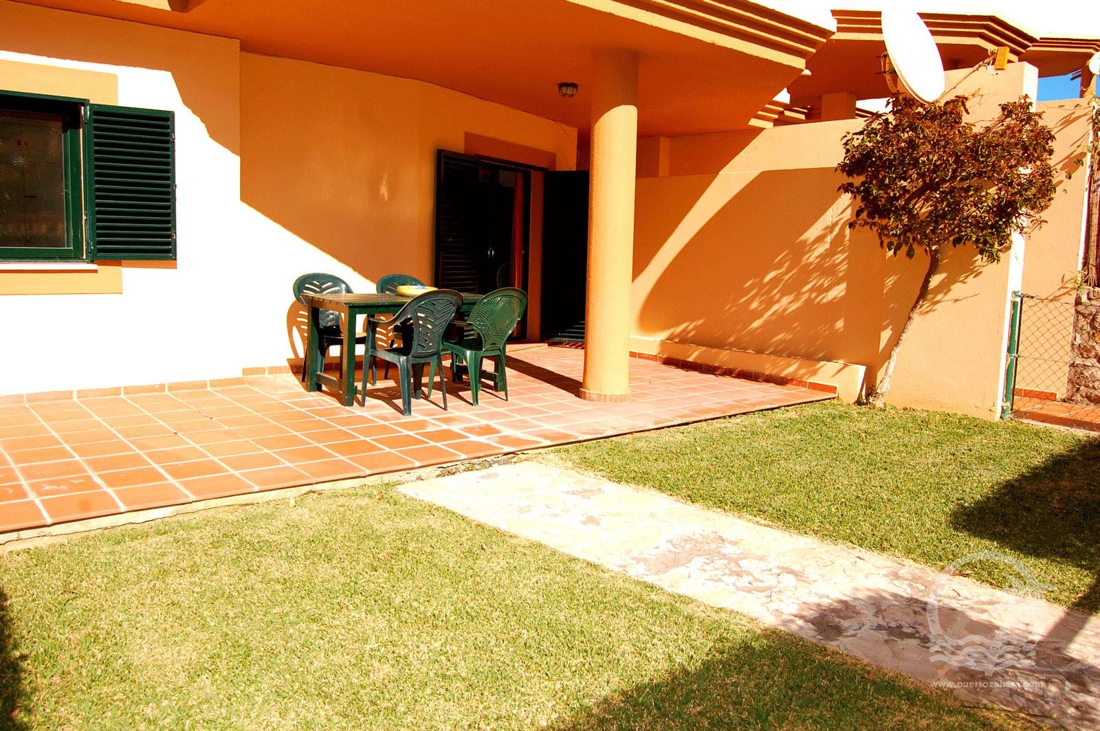 Bajo con jardín de 1 dormitorio en la urbanización Mar de Plata en Atlanterra - Fotografía inmueble