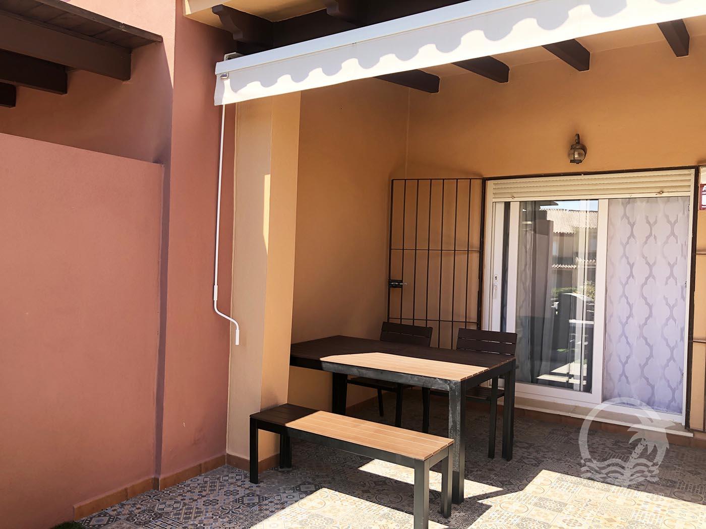 Vivienda dúplex de 2 dormitorios, 1 baño y 1 aseo en la urbanización Jarales Golf en Atlanterra - Fotografía inmueble