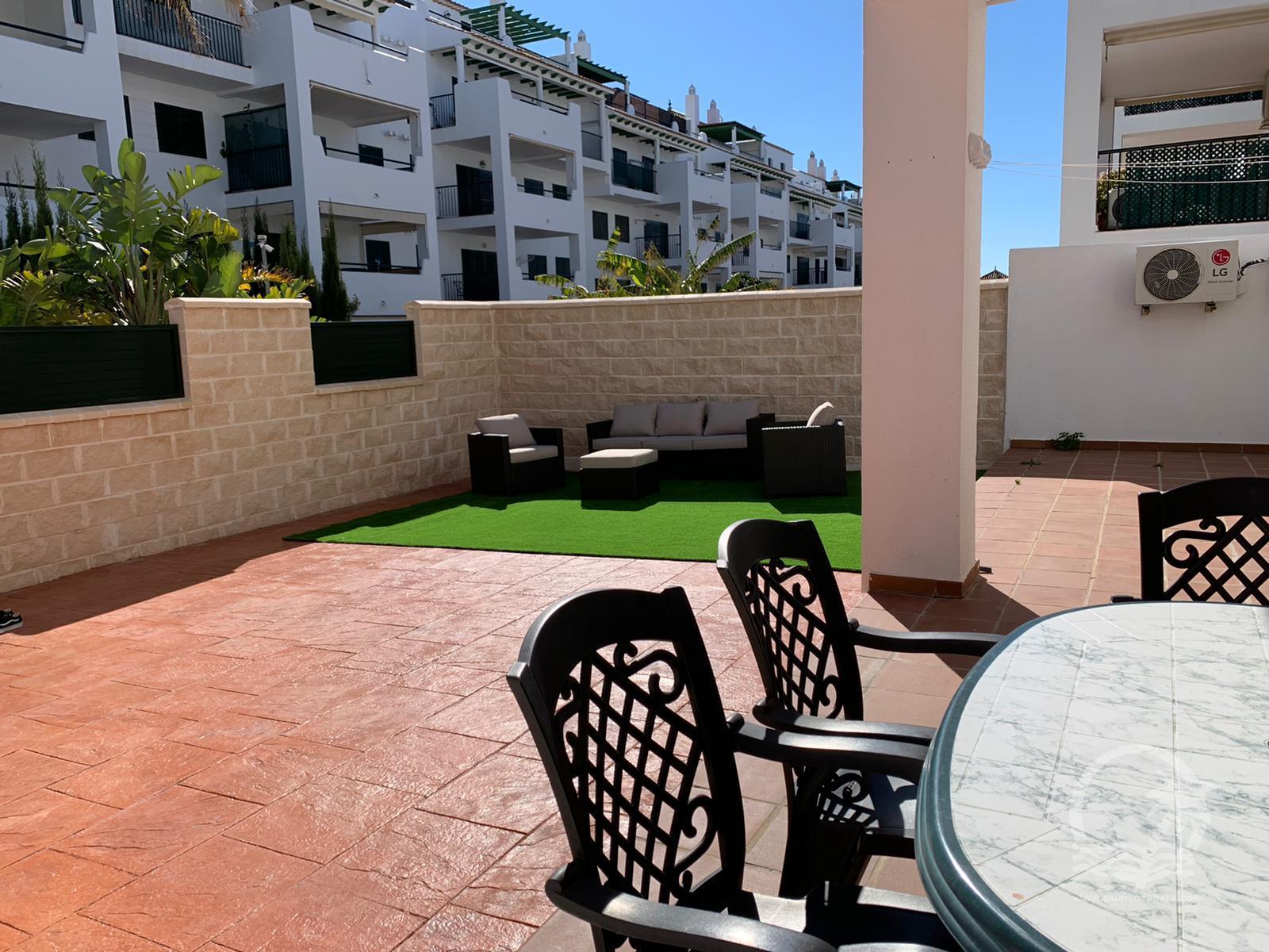 Bajo con jardín de 2 dormitorios y 1 baño en la urbanización Almadraba Playa en Atlanterra - Fotografía inmueble