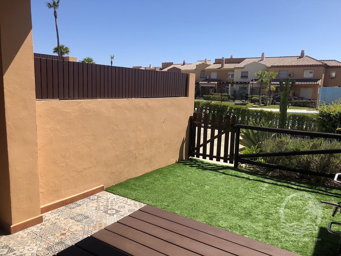 Vivienda dúplex de 2 dormitorios, 1 baño y 1 aseo en la urbanización Jarales Golf en Atlanterra - Fotografía inmueble