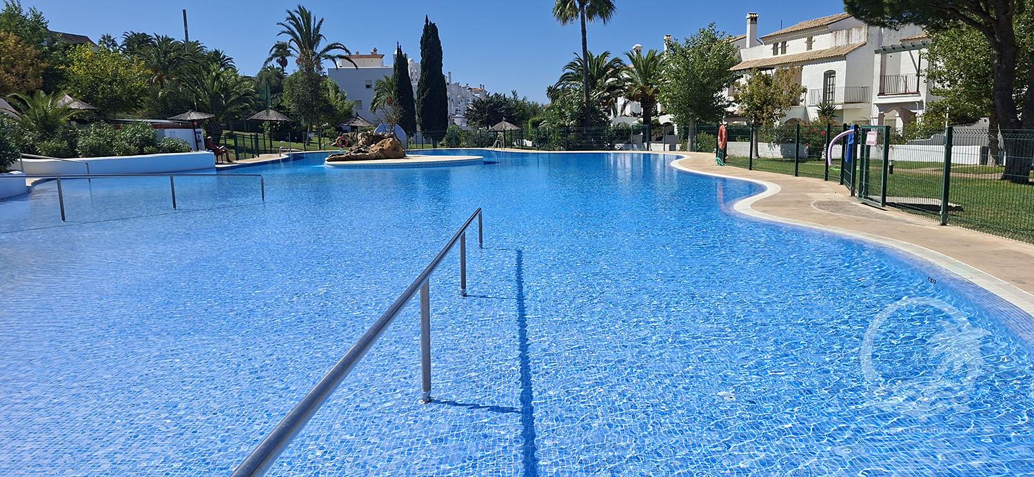 En venta apartamento de dos dormitorios en la urbanización Atlanterra pueblo - Imagen de la propiedad