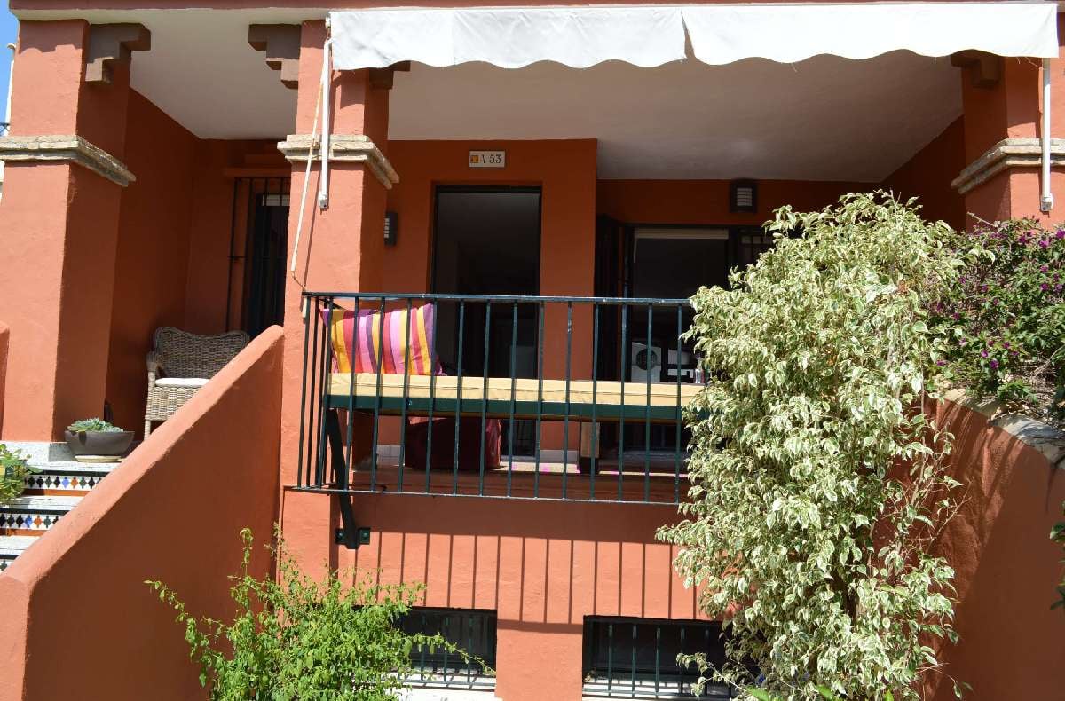 Adosado de 3 dormitorios, 2 baños y 1 aseo en la urbanización Jardines de Zahara en Atlanterra - Fotografía inmueble