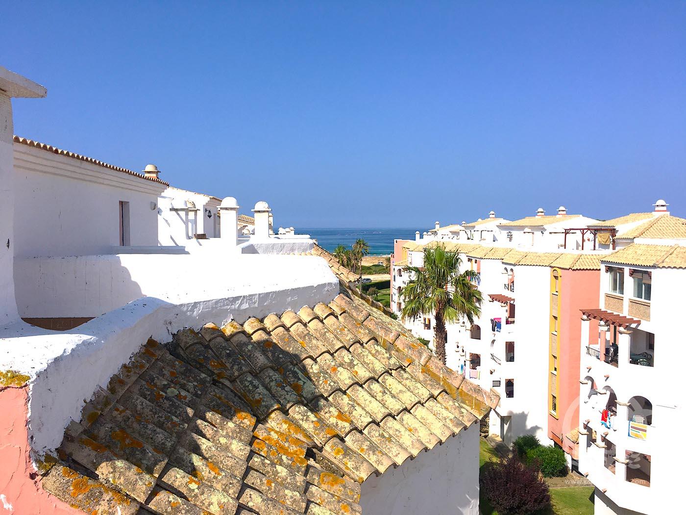 Ático de 3 dormitorios y 1 baño en la urbanización Atlanterra Sol en Atlanterra - Fotografía inmueble