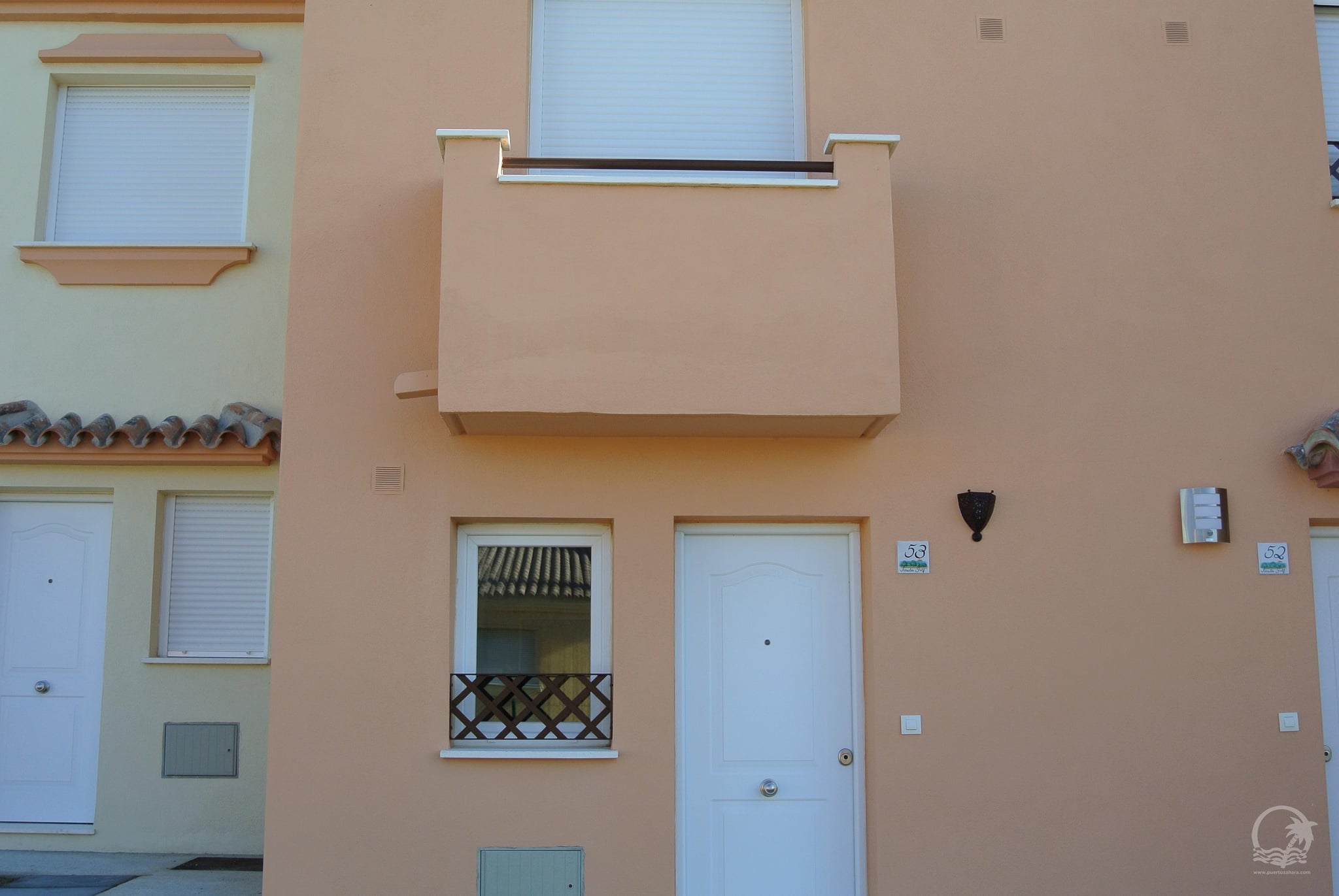 Casa adosada con 2 dormitorios, 1 baño y 1 aseo en la urbanización Jarales Golf en Atlanterra - Fotografía inmueble